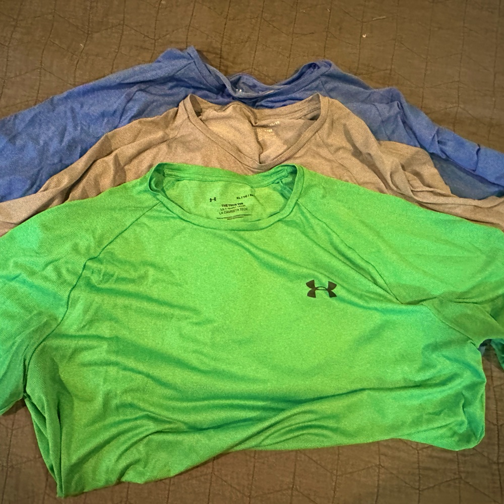 Men’s under armour tech tee 3 size Xl, grey, green and blue